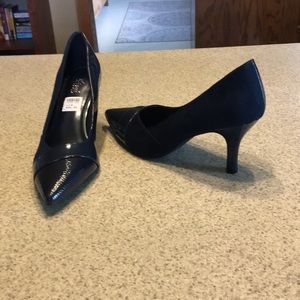 Fioni- Navy Blue Heels -Sz 8 - NWT